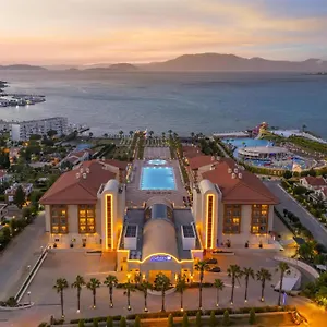 Complex Radisson Blu &, Çeşme